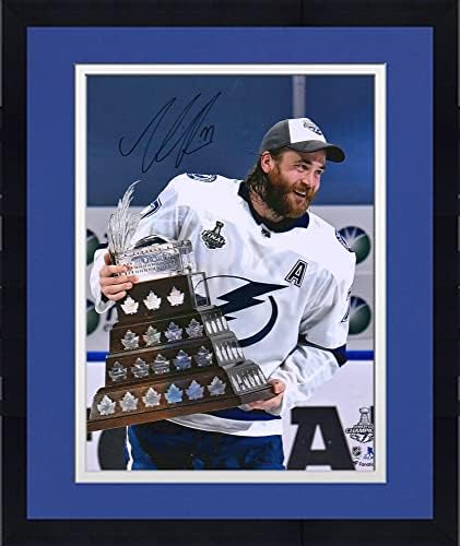 Uokvireni Victor Hedman Tampa Bay Lightning 2020 Stanley Cup Champions Autographed 16 x 20 podižući Conn Smythe Fotografiju